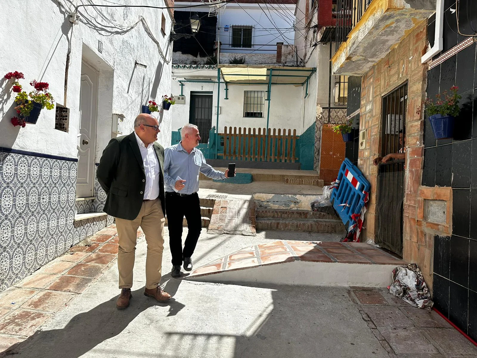 La Concejalía de Infraestructuras de Vélez-Málaga lleva a cabo mejoras de accesibilidad en cinco calles del barrio de La Villa