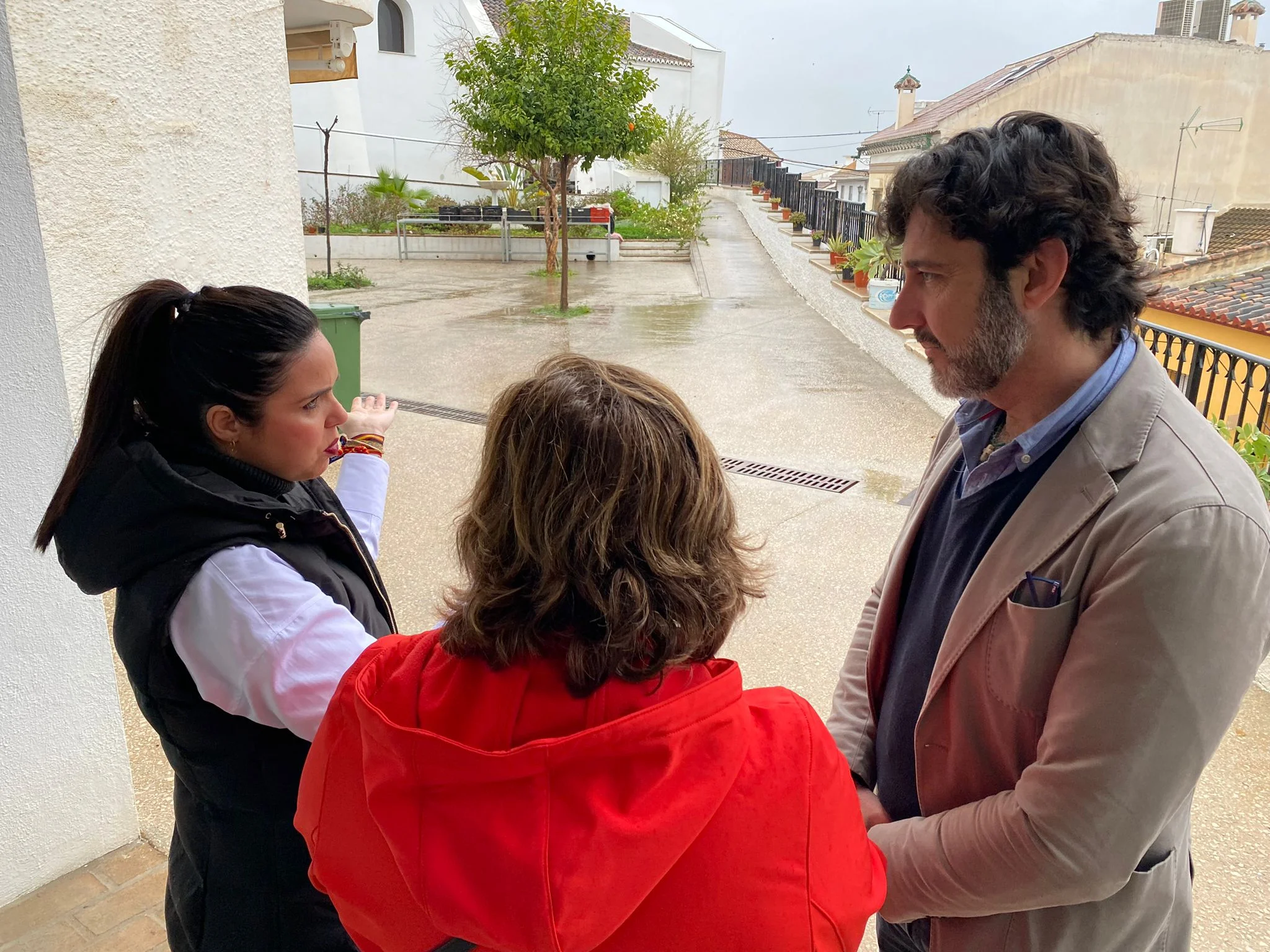 Lourdes Piña, ha visitado junto al diputado de Centros Asistenciales, Tercer Sector y Cooperación Internacional, Francisco José Martín, esta mañana la sede de la asociación Afadax en Vélez-Málaga
