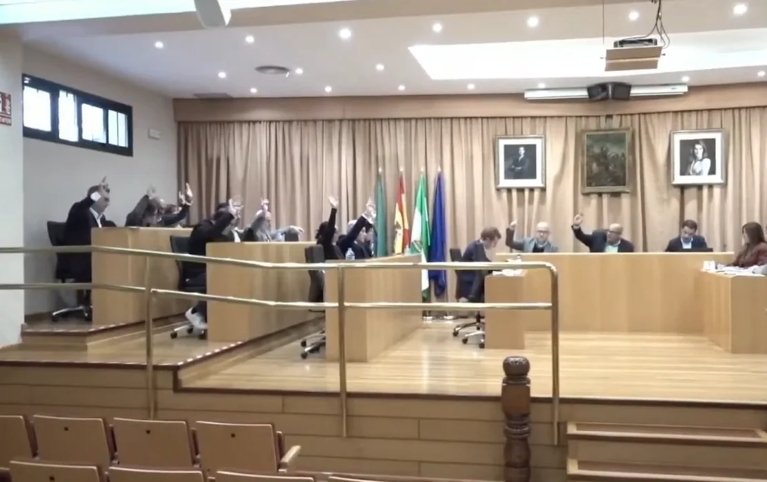 VOTACION DE LA MODIFICACIÓN DEL REGLAMENTO ORGÁNICO DEL PLENO Y COMISIONES DEL AYUNTAMIENTO DE VÉLEZ-MÁLAGA punto 1 del pleno ordinario de febrero de 2024 del ayuntamiento de Vélez-Málaga llevado a cabo en el salon de plenos el 23 de febrero
