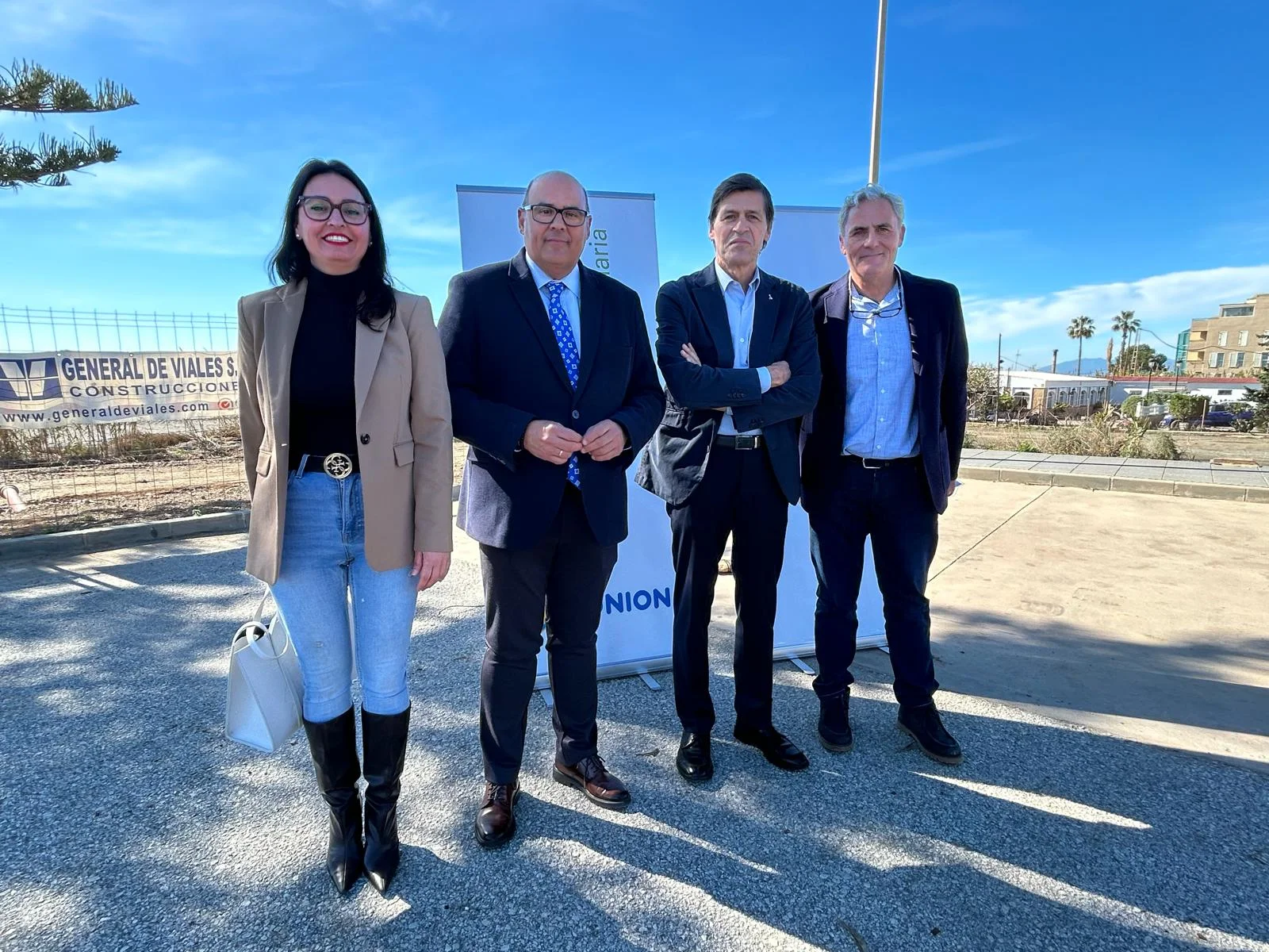 El alcalde y el presidente de la Junta de Compensación presentan el inicio de las obras de reurbanización del sector SUP-B9 de Benajarafe para la construcción de 902 viviendas, 88 destinadas a VPO 