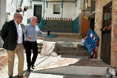 Infraestructuras realiza mejoras de accesibilidad en cinco calles del barrio de La Villa en Vélez-Málaga