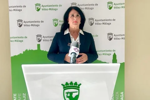Alicia Ramírez en rueda de prensa en el ayuntamiento de Vélez-Málaga