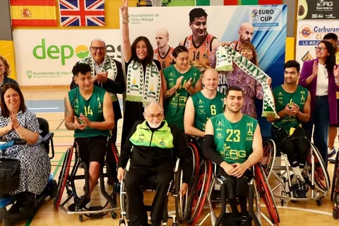 La consejera de Inclusión Social, Juventud, Familias e Igualdad desea suerte al Amivel ante la fase clasificatoria para la Eurocup 2025