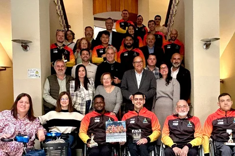 El Ayuntamiento de Vélez-Málaga y su corporación reciben al Amivel Reyes Gutiérrez tras su clasificación para la Eurocup’25