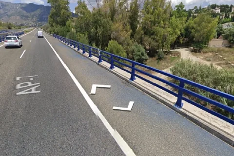 Un hombre pierde la vida al caer su coche desde un puente de la AP-7