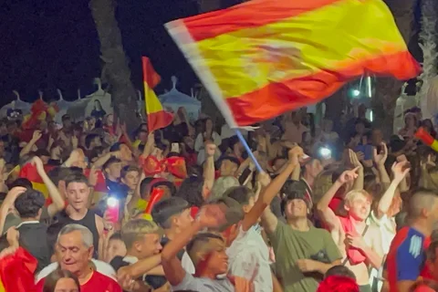 Éxito en Torre del Mar: Fiesta en las Calles tras la Victoria de España en la Eurocopa