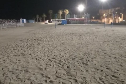 La limpieza de playas de Torre del Mar después de San Juan, un ejemplo para la provincia