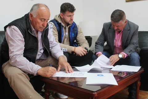 Axaragua y la Junta Central de Usuarios del Sur del Guaro firman un convenio de pago de las facturas adeudadas por valor superior al medio millón de euros 