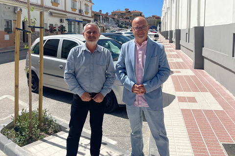 Finalizan las obras de acerado en las calles Ruta de los Carboneros y Ruta de los Bandoleros en Torre del Mar