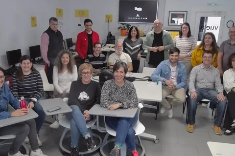 Casi veinte profesionales sanitarios de la Axarquía de la red de puntos Vuela Guadalinfo han recibido formación sobre accesibilidad al sistema sanitario