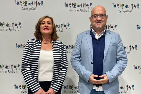 Betriz Galvez junto a Jesús Pérez Atencia ante los medios de comunicacion el 26 de octubre de 2023
