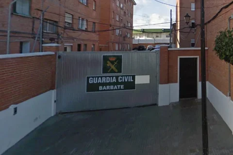 Alerta tras el intento de asalto de más de una decena de personas al Cuartel de la Guardia Civil en Barbate