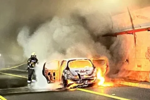 Incendio de un vehículo en túnel de la AP-7 a su paso por Casares, provoca su cierre al tráfico