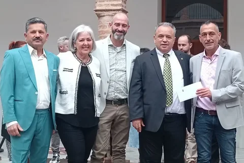 El Concurso de Embellecimiento de calles, facachadas y balcones del centro historico de velez-malaga reparte entre sus ganadores 1.350 euros
