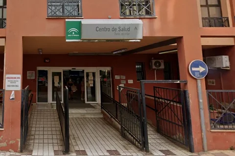 Golpean en la cara a una médica en Torre del Mar y le rompe el reloj y el uniforme