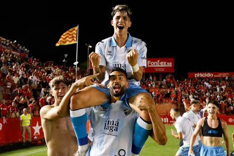 El Málaga CF toca el cielo con un ascenso épico a Segunda División