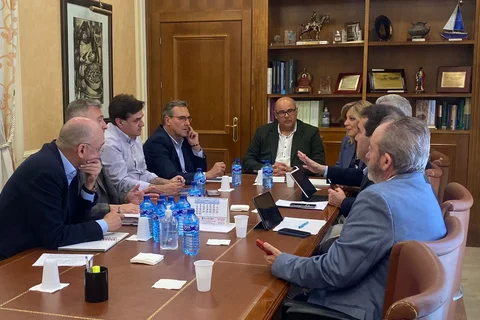 El alcalde de Vélez-Málaga se reúne con la Jefa del Patronato de Recaudación para negociar la renovación del convenio