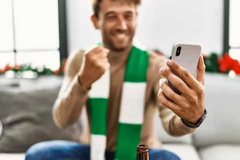 Adiós al fútbol pirata en tu móvil, multas históricas para las personas que vean el fútbol ilegalmente en España