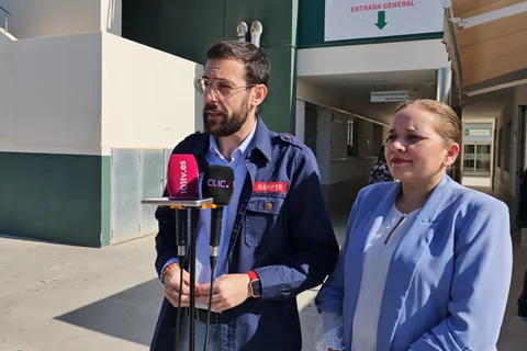 Víctor González denuncia el caos y estrés sanitario que sufre el hospital de la Axarquía con una lista de espera de 16,901 personas