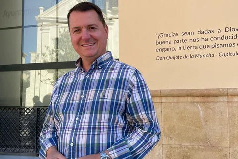 El concejal de VOX en Vélez-Málaga critica duramente la gestión de Infraestructuras y señala deficiencias en obras recientes