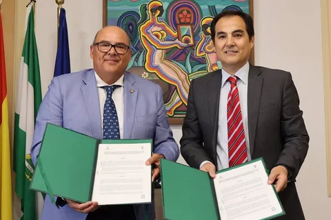 José Antonio Nieto firma convenio para modernizar la administración local en Vélez-Málaga y refuerza la Oficina Judicial