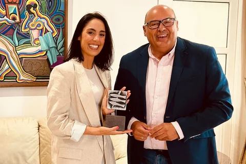 El Ayuntamiento de Vélez-Málaga recibe a la torreña Cristina Gallego