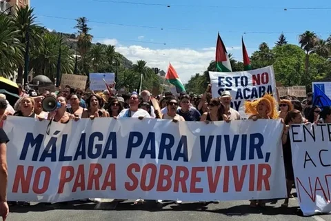 Protesta masiva en Málaga contra el turismo masivo y los alquileres abusivos