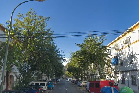 Un incendio declarado en la calle Jorge Guillén provoca la evacuación al hospital de dos personas