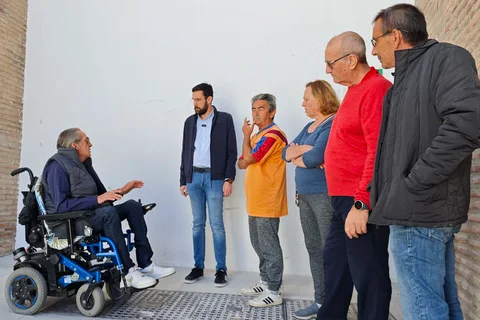 Víctor González alza la voz junto a la asociación de vecinos y amigos del barrio de la Villa: 'Inadmisible e intolerable'
