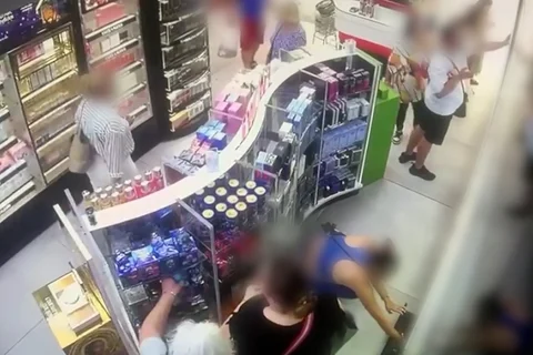 Cinco detenidos por el robo de perfumes en más de diez establecimientos de la conocida cadena comercial Primor en Málaga
