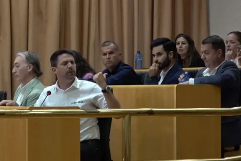 Acusan al concejal de VOX en Vélez de cobrar 3,500 euros por trabajar dos días al mes