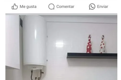 Un anuncio de alquiler en primera línea de playa en Torre del Mar desata la indignación en redes sociales