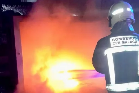 Arden hasta 9 contenedores la pasada madrugada en diferentes calles de Nerja