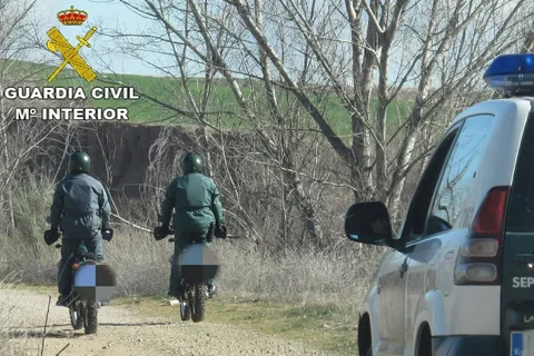 Dos vertederos ilegales de residuos peligrosos clausurados en la Axarquía por la Guardia Civil en la operación Cover