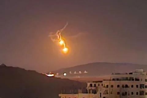 Irán lanza un ataque con misiles y drones contra Israel y Netanyahu avisa que quien ataque recibirá ataque