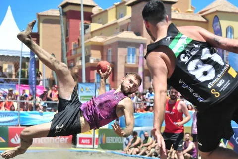 La playa de Ferrara en la Axarquía será el epicentro del balonmano playa este verano