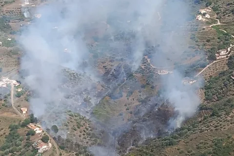 Estabilizado el incendio en Torrox que había obligado al desalojo de algunos vecinos