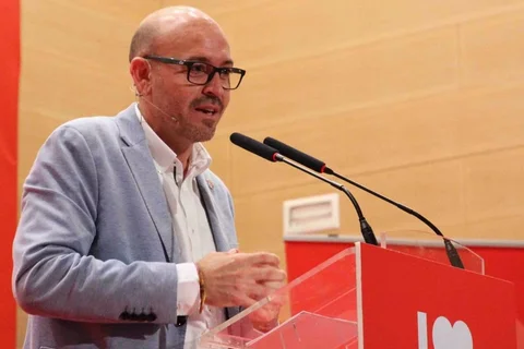 El PSOE de Vélez-Málaga contará con una comisión gestora presidida por Jorge Gallardo después de la dimisión de 22 miembros de su ejecutiva