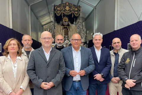 Los Tronos de la Pollinica y la Virgen de los Dolores se exponen en el Paseo Larios de Torre del Mar hasta el Domingo de Resurrección 