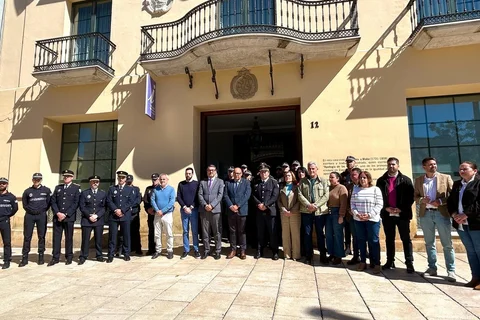 Vélez-Málaga guarda un respetuoso minuto de silencio en el 20º aniversario de los atentados del 11-M