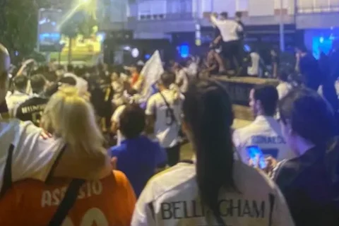 Vélez-Málaga se tiñe de blanco y celebra hasta altas horas de la madrugada la 15ª Champions League del Real Madrid