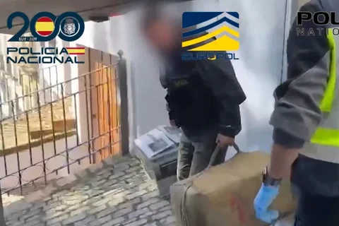 Registros en Vélez-Málaga tras una Operación Coordinada por Europol en la que se han detenido 9 personas 