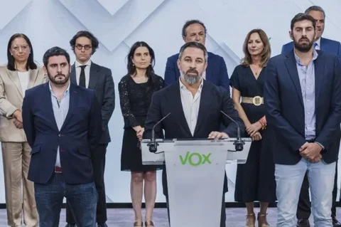 Santiago Abascal anuncia la dimisión de los vicepresidentes de Aragón, Castilla y León, Comunidad Valenciana y Murcia