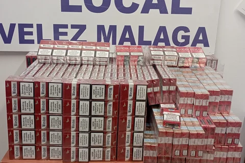 La Policía Local incauta 748 cajetillas de tabaco de contrabando en el centro de Torre del Mar